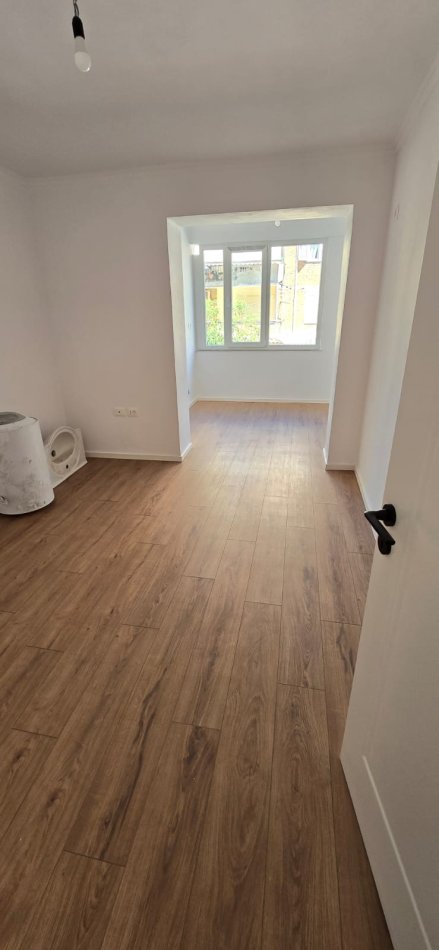 Tirane, shitet apartament 1+1 Kati 1, 49 m² 125.000 € (21 dhjetori, Mozaiku Tiranes)