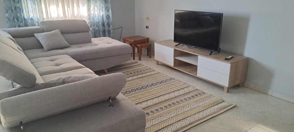 Tirane, jepet me qera apartament 2+1+Ballkon Kati 4, 90 m² 550 € (Pas Delijorgjit)