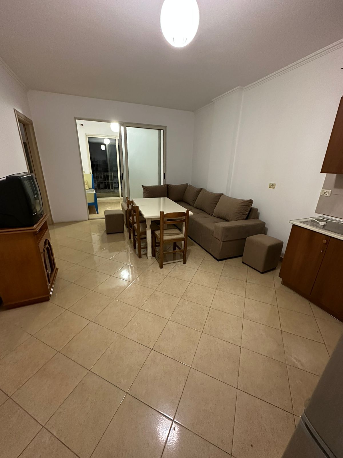 Jepet me qera Apartamenti 2+1 350 mije leke , Yzberisht prane KMY.