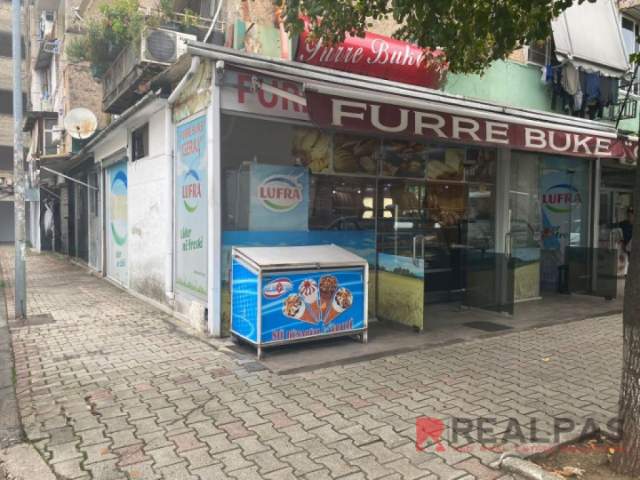 Tirane, shes dyqan Kati 0, 127 m² 292.100 Euro (Irfan Tomini)