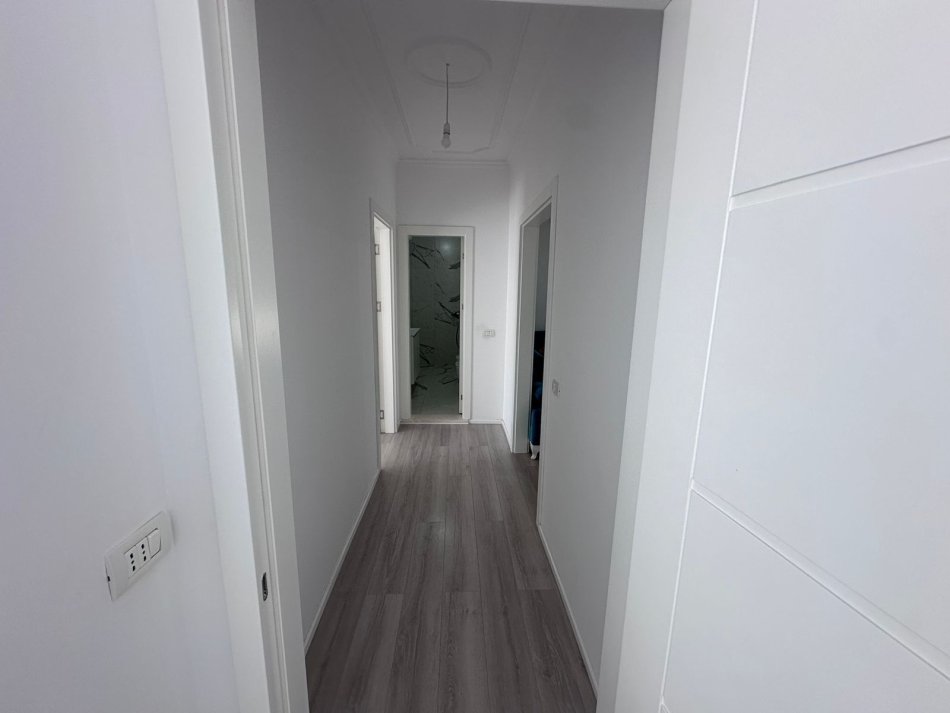 Tirane, shitet apartament 2+1 Kati 3, 114 m² 300.000 € (Rruga studenti)