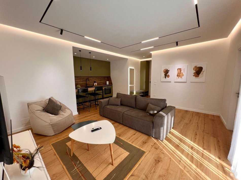 Tirane, jepet me qera apartament 1+1+Ballkon Kati 2, 72 m² 700 € (Komuna e Parisit &quot; Kika 2&quot;)