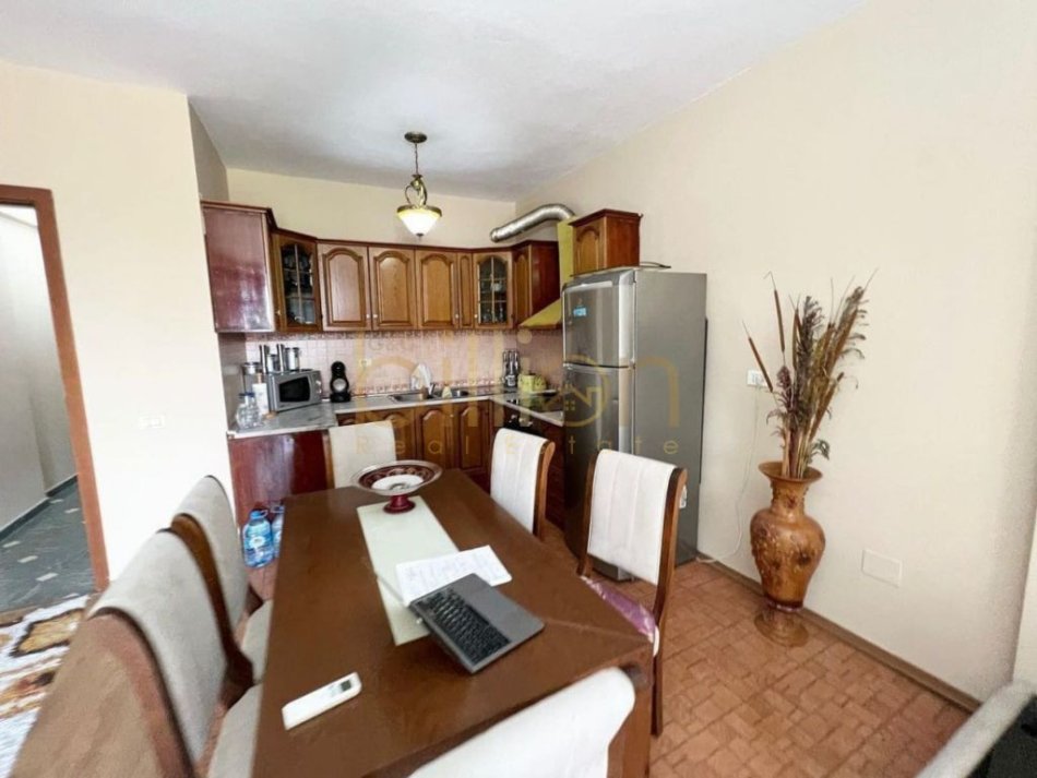 Tirane, jepet me qera apartament 3+1 Kati 6, 140 m² 700 € (Ish Stacioni i Trenit, Tirana, Albania)