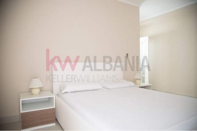 Tirane, jepet me qera apartament 2+1 Kati 3, 110 m² 1.000 Euro (Bllok)