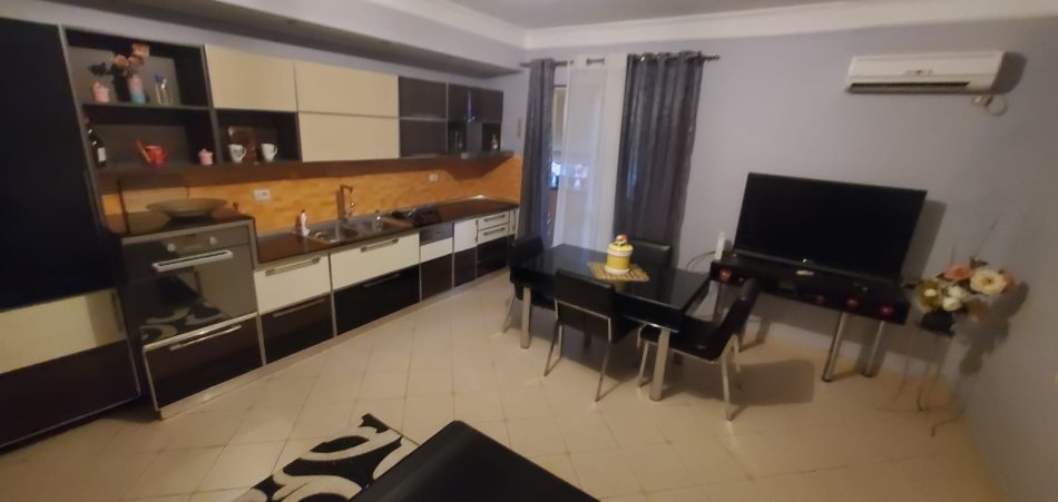 Tirane, jepet me qera apartament 2+1+Ballkon Kati 4, 600 € (sami Frasheri)