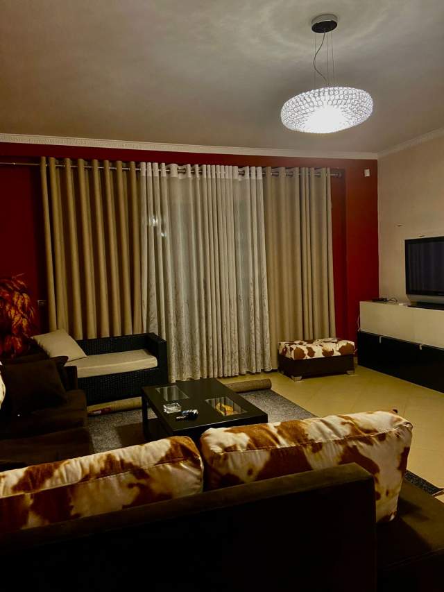 Tirane, jepet me qera apartament 2+1+BLK Kati 3, 105 m² 400 Euro (pallati Molla shpk)