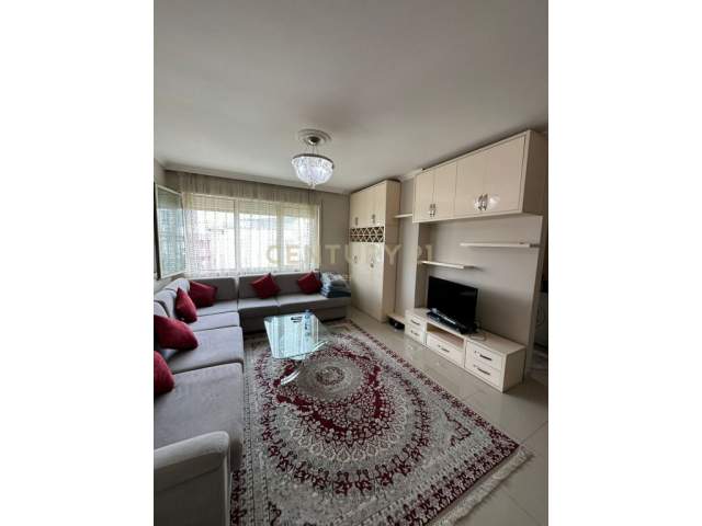 Tirane, jepet me qera garsonier Kati 3, 40 m² 300 Euro (Rruga e Ullishtes)