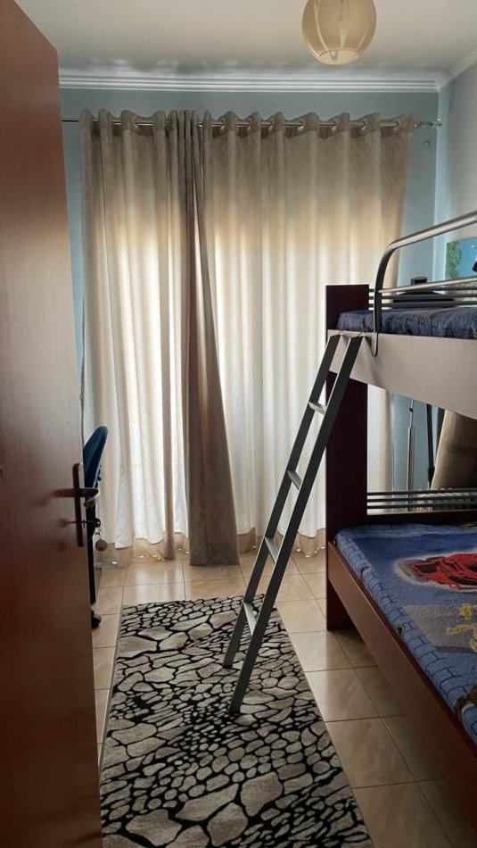 Tirane, jepet me qera apartament 2+1 Kati 5, 80 m² 450 € (Astir)