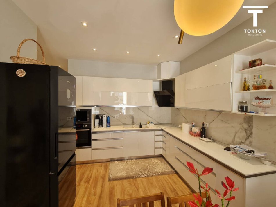Tirane, shitet apartament 3+1+Ballkon Kati 1, 125 m² 400.000 € (TEG, Tiranë, TT 347)