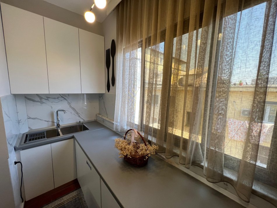 Tirane, jepet me qera apartament 1+1 Kati 3, 70 m² 600 € (21 dhjetori)