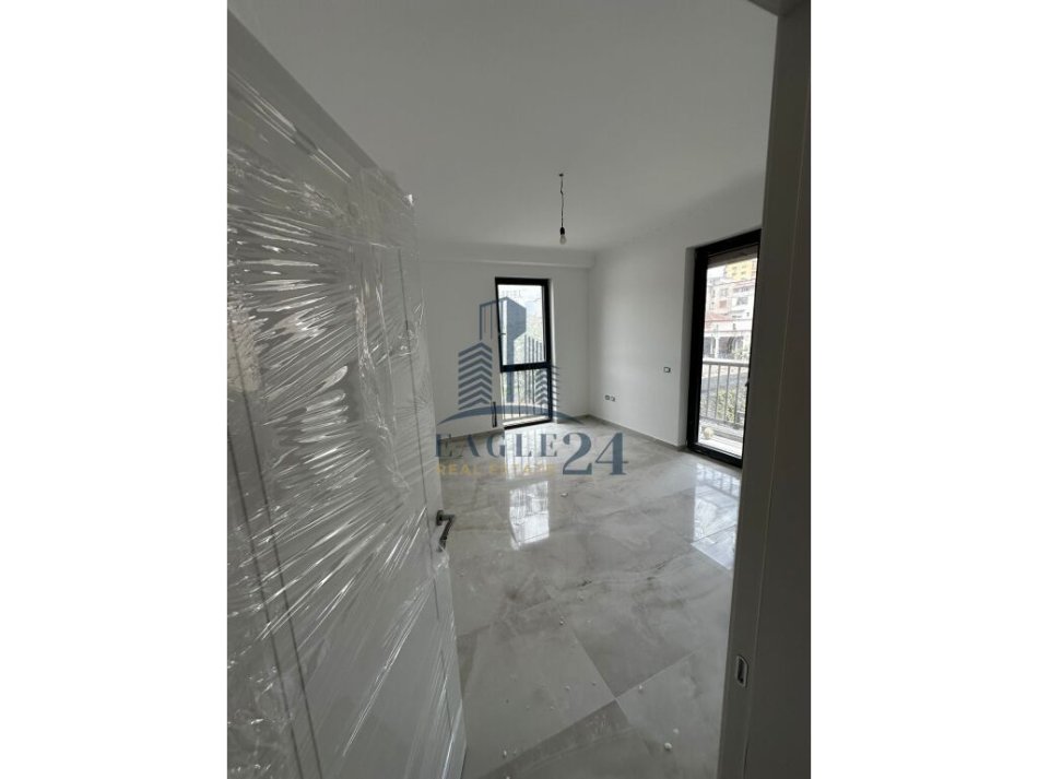 Tirane, jepet me qera apartament 2+1+Aneks Kati 3, 120 m² 800 € (medreseja)
