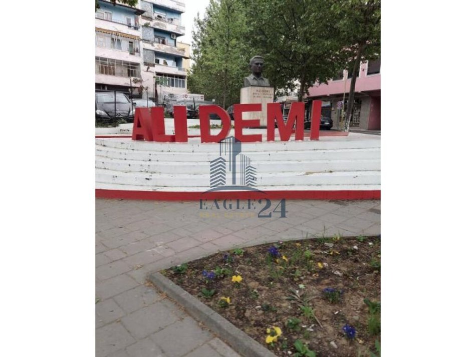 Tirane, shes apartament 2+1+Ballkon Kati 1, 110 m² 175.000 € (ALI DEMI)