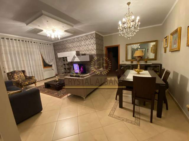 Tirane, jepet me qera apartament 3+1 Kati 9, 164 m² 1.200 Euro (Rr e Barrikadave)