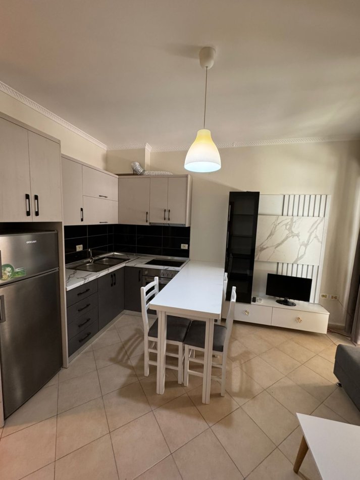 Tirane, jepet me qera apartament 2+1+Ballkon Kati 3, 85 m² 450 € (Rruga Bill Klinton)