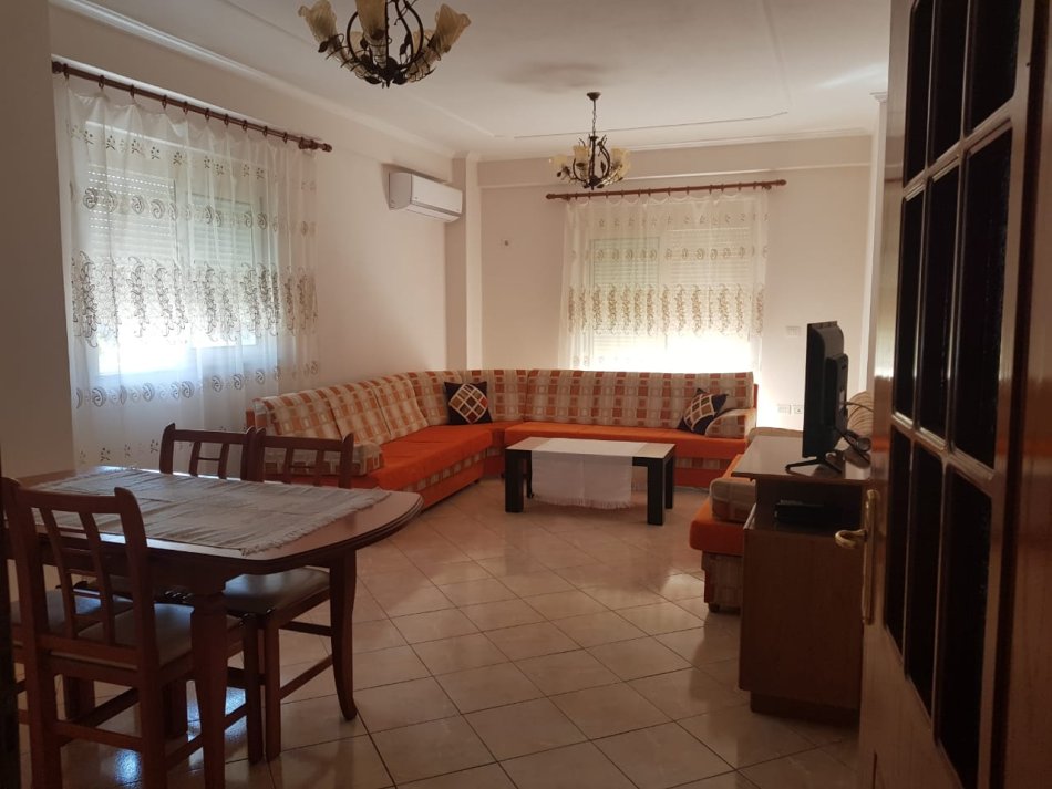 Tirane, jepet me qera apartament 2+1 Kati 2, 118 m² 500 € (Don Bosko)