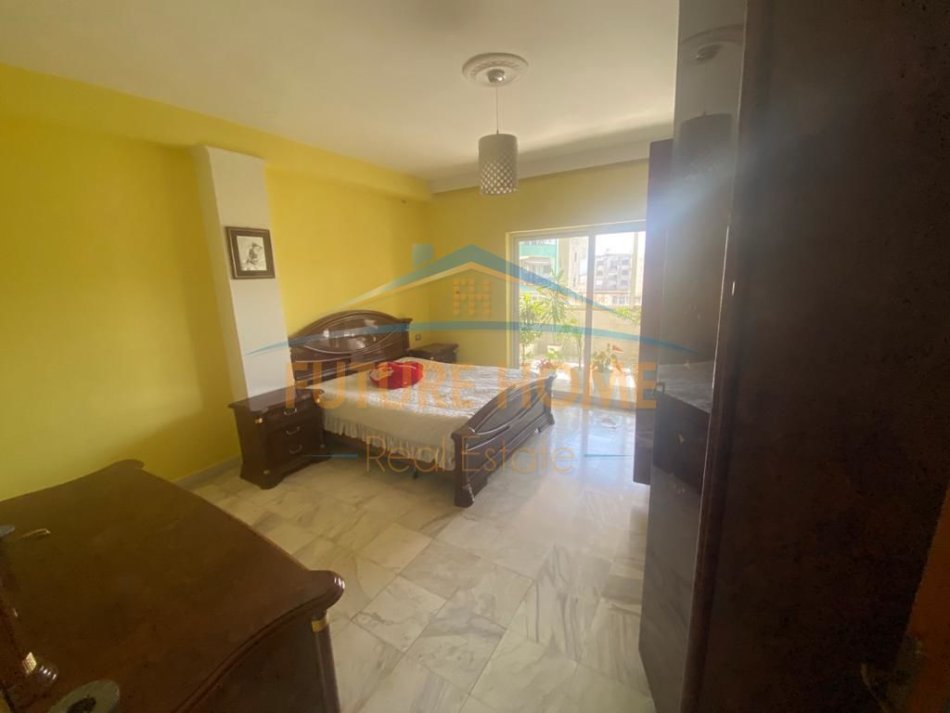 Durres, shitet apartament 3+1+Aneks+Ballkon Kati 3, 196 m² 140.000 € (Kryqi-Kuq , Durres)