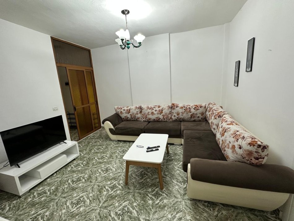 Tirane, jepet me qera apartament 2+1+Ballkon Kati 7, 87 m² 550 € 