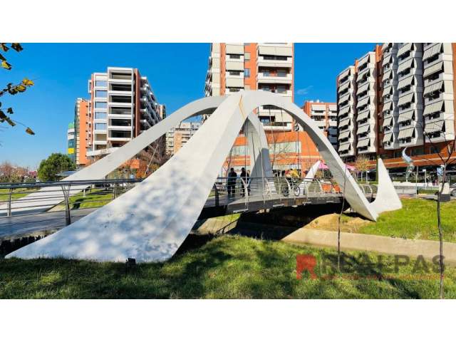 Tirane, jepet me qera ambjent biznesi Kati 2, 170 m² 1.500 Euro (RRUGA E KAVAJES)