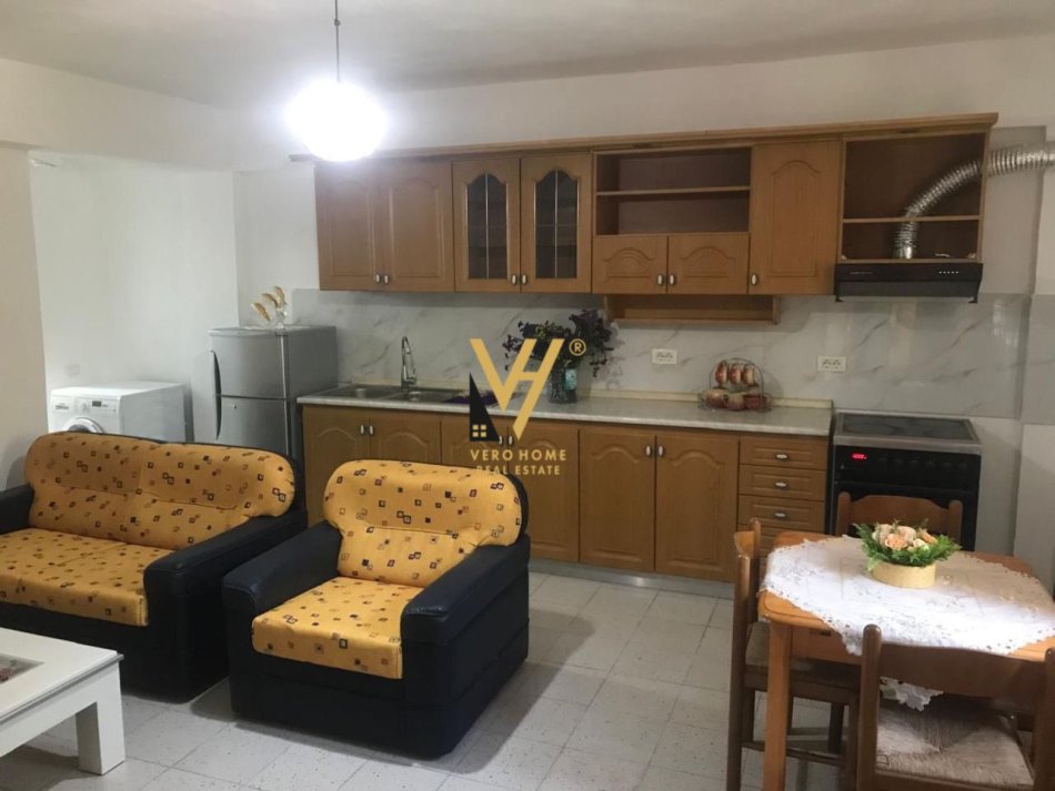 Tirane, jepet me qera apartament 1+1+Ballkon Kati 1, 60 m² 450 € (LAPRAKE)