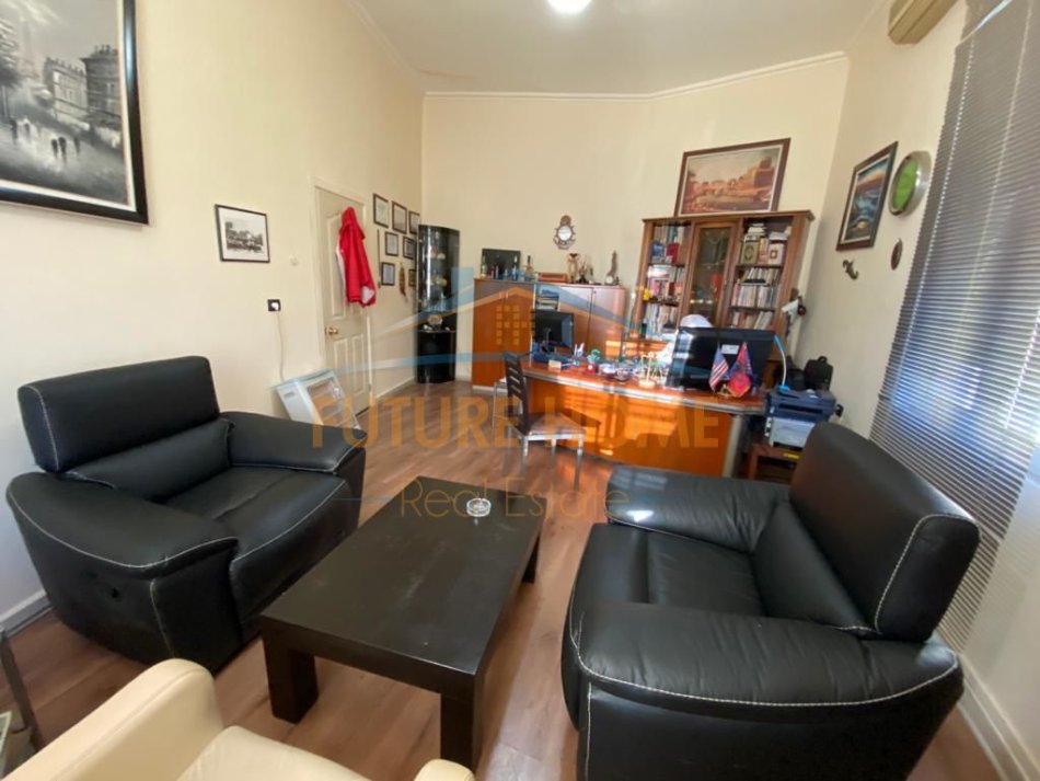 Durres, jepet me qera zyre Kati 2, 29 m² 250 € (Aleksander Goga)