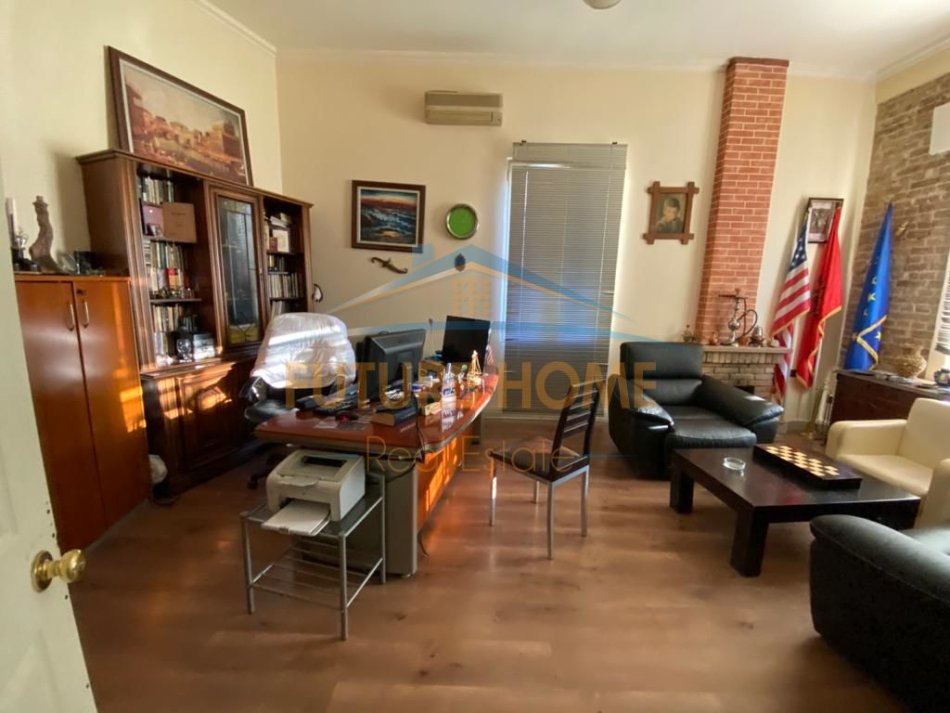 Durres, jepet me qera zyre Kati 2, 29 m² 250 € (Aleksander Goga)