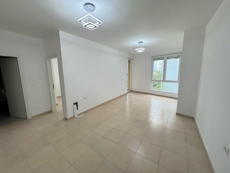 Tirane, jepet me qera apartament 1+1 Kati 2, 68 m² 350 € (ali demi)