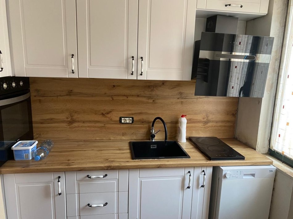 Tirane, jepet me qera apartament 1+1 Kati 1, 65 m² 700 € (bllok)