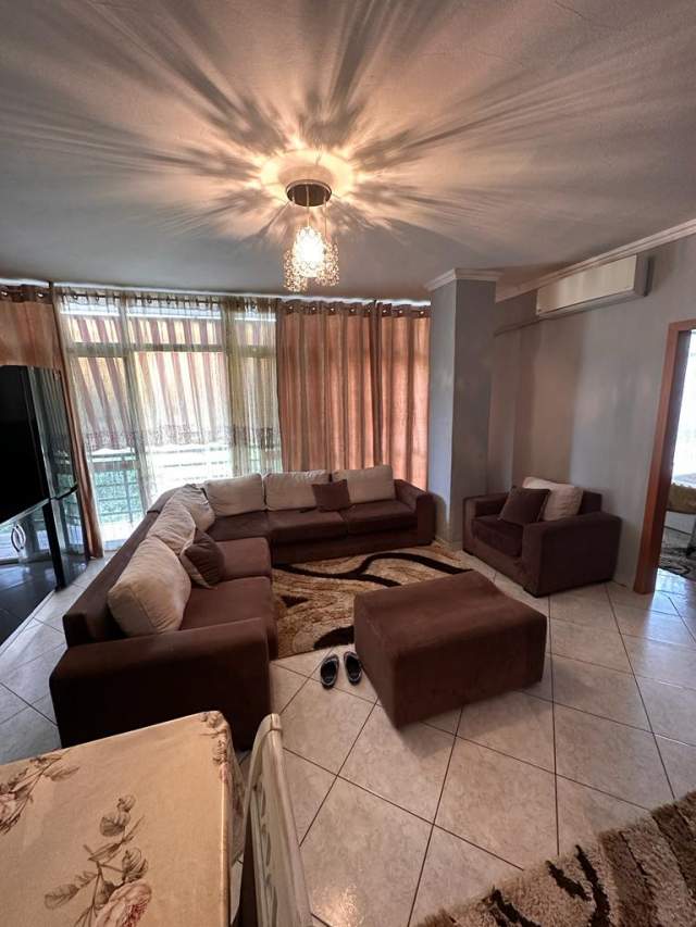 Tirane, jepet me qera apartament 2+1+BLK Kati 1, 83 m² 400 Euro (rruga Irfan Tomini)