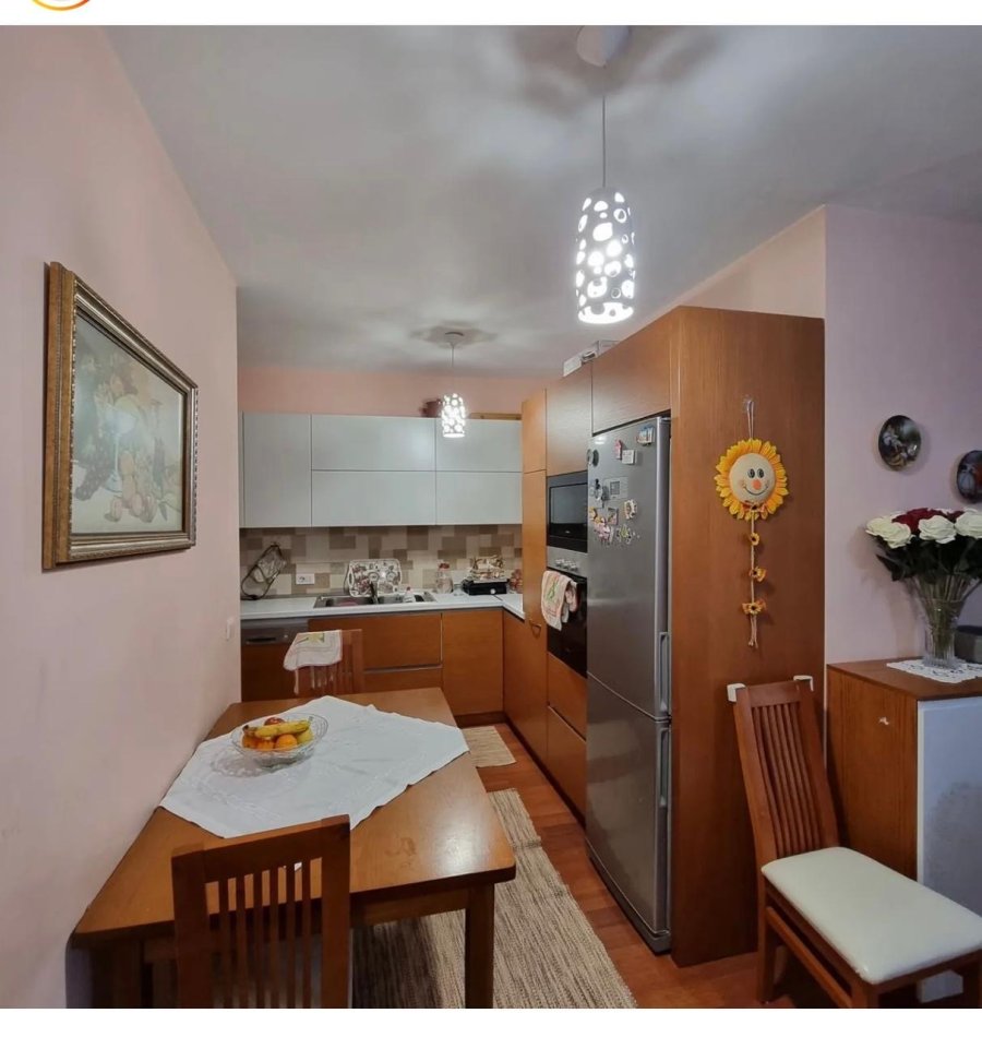 Tirane, jepet me qera apartament 2+1+Ballkon Kati 5, 90 m² 500 € 