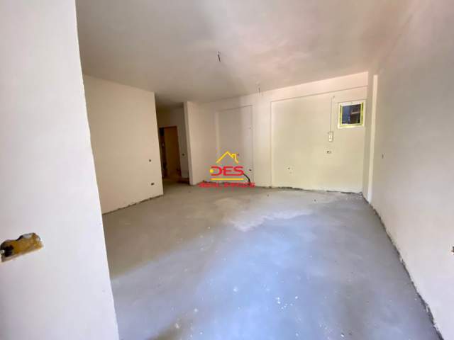 Vlore, shitet apartament 1+1+BLK Kati 10, 73 m² 85.000 Euro (Rruga Murat Terbaci)