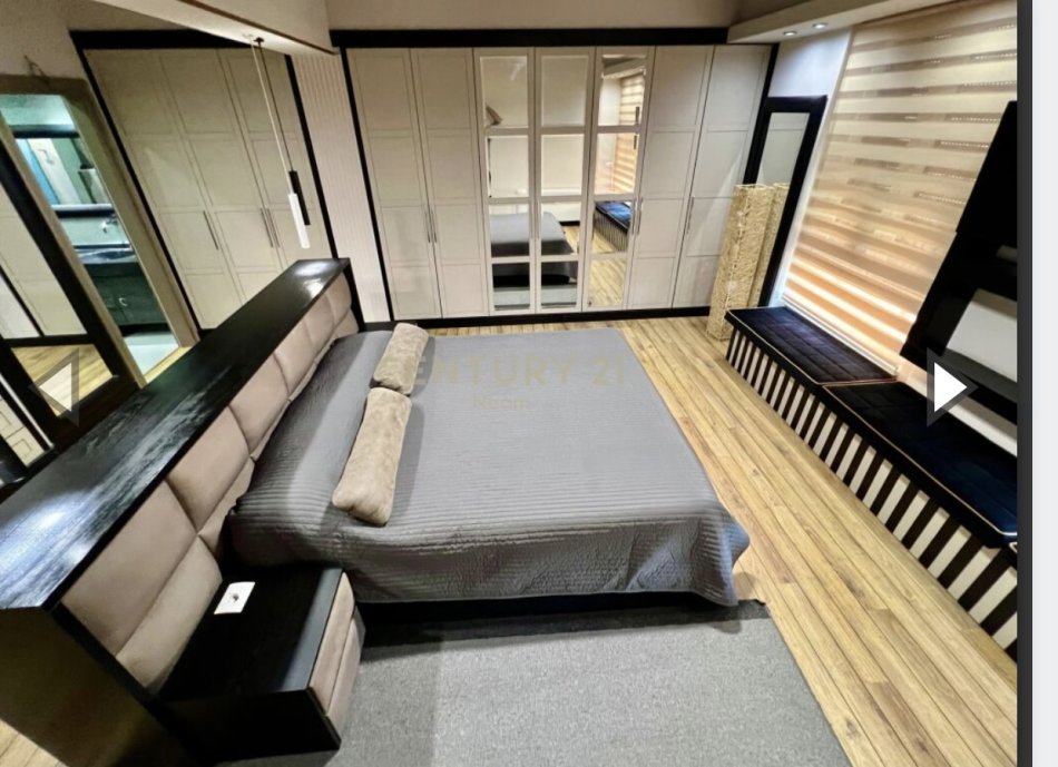Tirane, jepet me qera apartament 2+1+Aneks+Ballkon Kati 4, 190 m² 1.990 € (Myslym shyri qender tajvan)