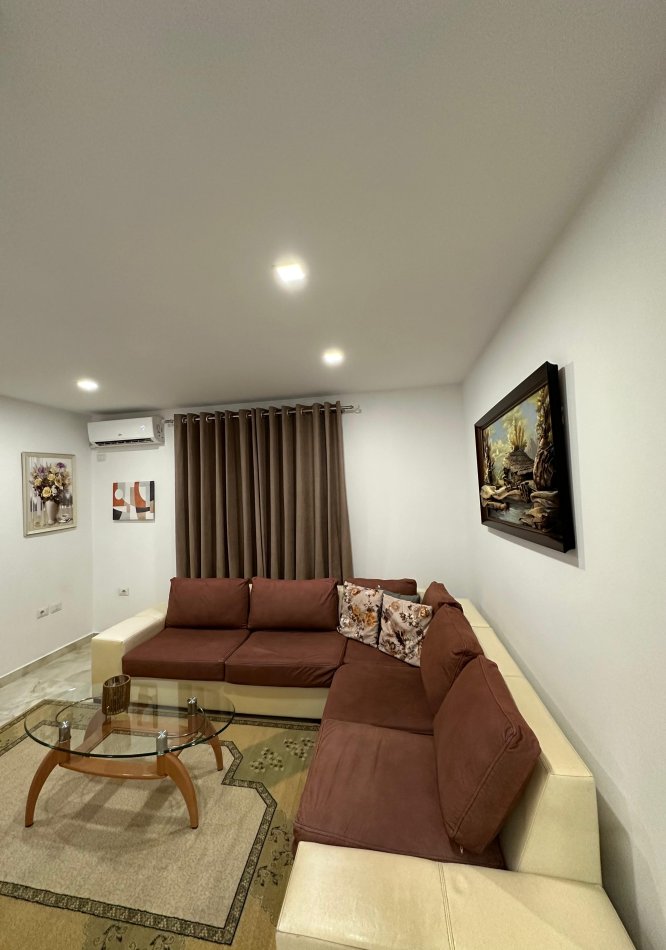 Tirane, jepet me qera apartament 1+1 Kati 2, 65 m² 550 € (Vasil Shanto)