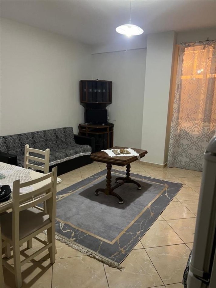 Tirane, jepet me qera apartament 2+1+Ballkon Kati 3, 80 m² 400 € (Rruga Kongresi Manastirit ,prane pediatrise)