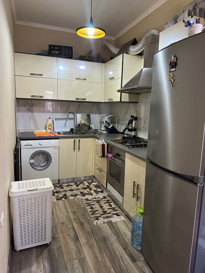 Tirane, jepet me qera apartament 1+1 (i mobiluar)   Kati 2, 74 m² 450 € (Selite)