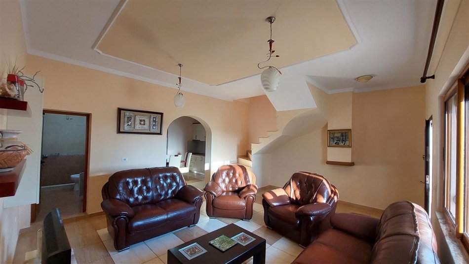 Tirane, jepet me qera Vile 2+1 Kati 2, 250 m² 500 € (Fresk)