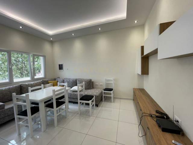 Tirane, jepet me qera ambjent biznesi Kati 0, 1.200 m² 5.000 Euro (Jordan Misja)