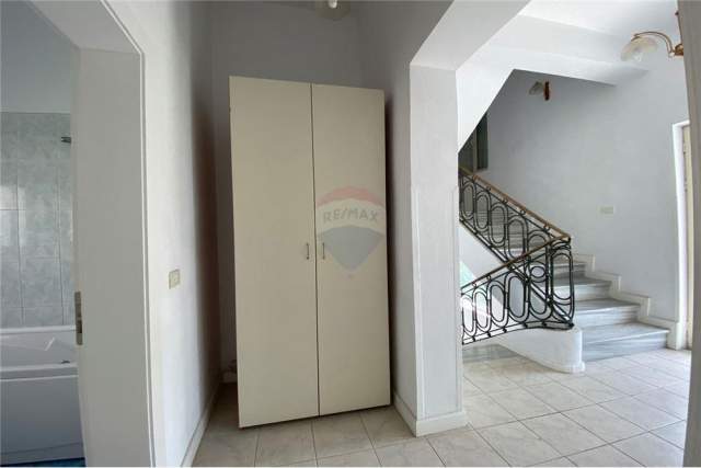 Tirane, shitet Vile 3+1+A+BLK Kati 4, 225 m² 395.000 Euro (Ifran Tomini)