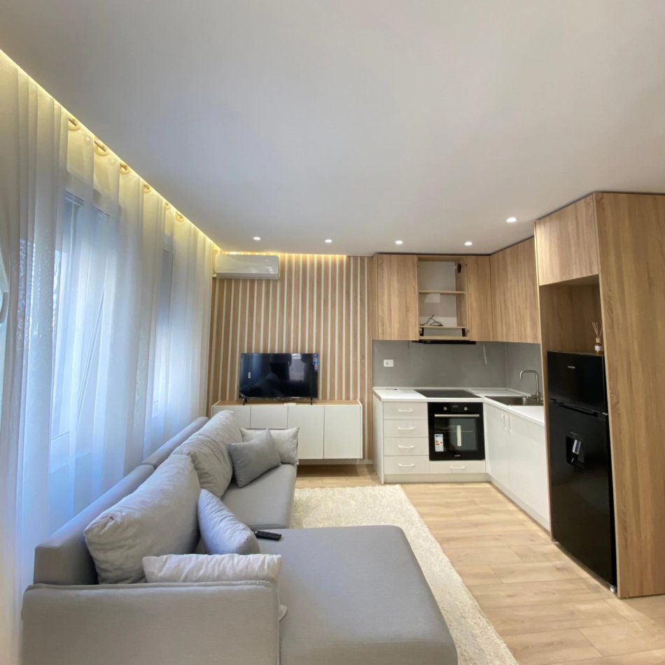 Tirane, shitet apartament 1+1+Aneks+Ballkon Kati 2, 56 m² 119.500 € (komuna e parisit, queen hotel)