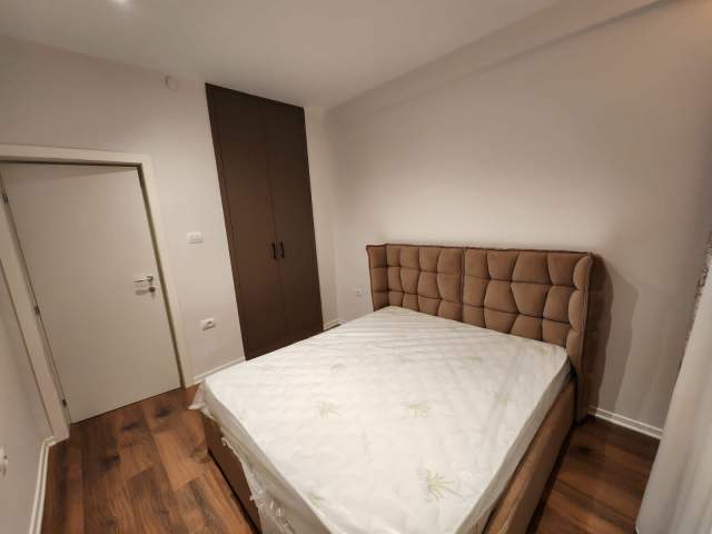 Tirane, jepet me qera apartament 1+1+BLK Kati 3, 60 m² 450 Euro (Rruga Barrikadave)