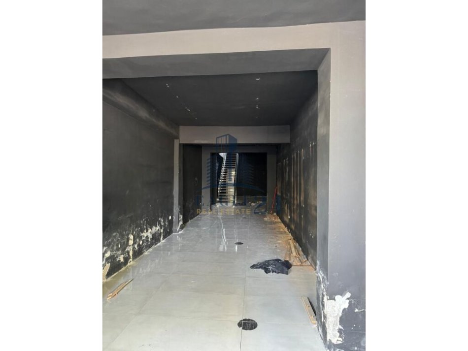 Tirane, jepet me qera ambjent biznesi Kati 0, 260 m² 7.000 € (blloku)
