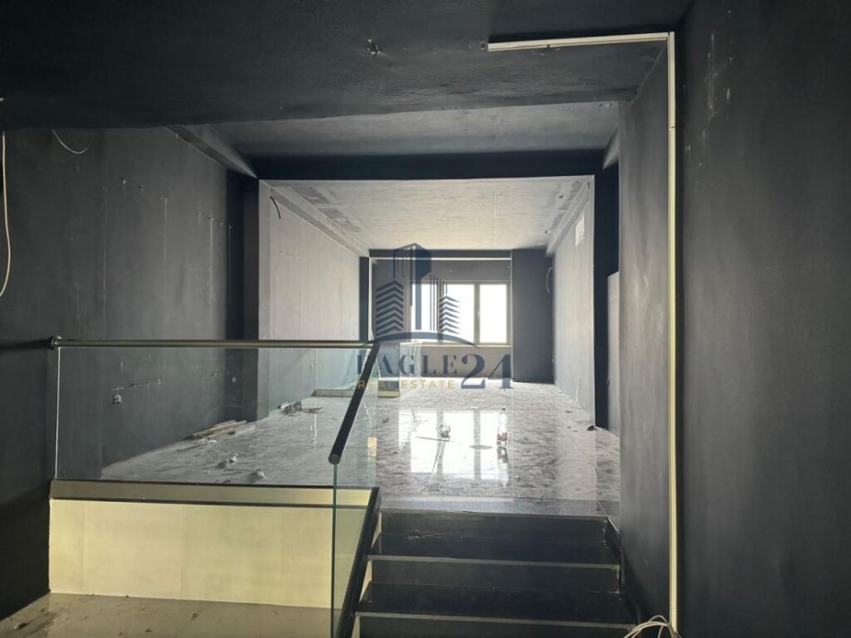 Tirane, jepet me qera ambjent biznesi Kati 0, 260 m² 7.000 € (blloku)