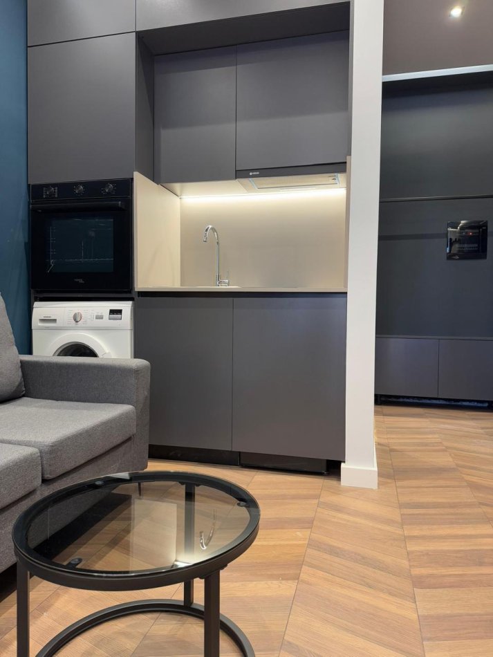 Tirane, jepet me qera 1+1 Kati 5, 65 m² 530 € (liqeni i thate)
