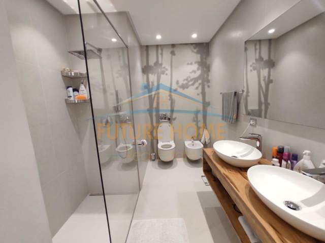Tirane, shitet apartament Kati 5, 160 m² 420.000 Euro (Blloku)