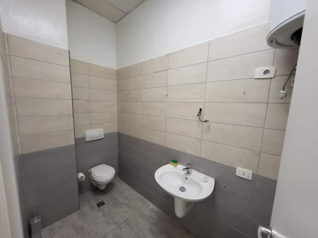 Tirane, jepet me qera ambjent biznesi Kati 0, 96 m² 460 Euro (rruga Siri Kodra)