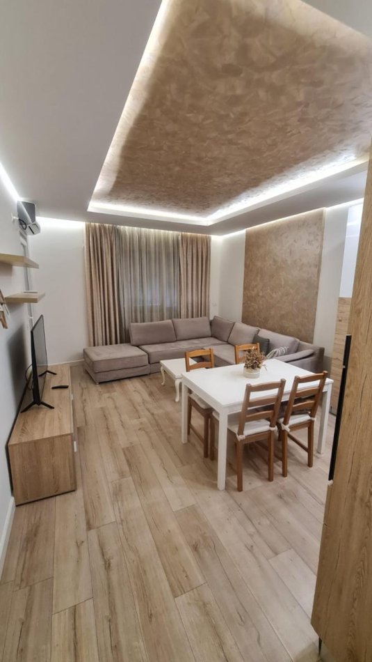 Tirane, jepet me qera apartament 1+1+Ballkon Kati 4, 70 m² 550 € (Ali Demi)