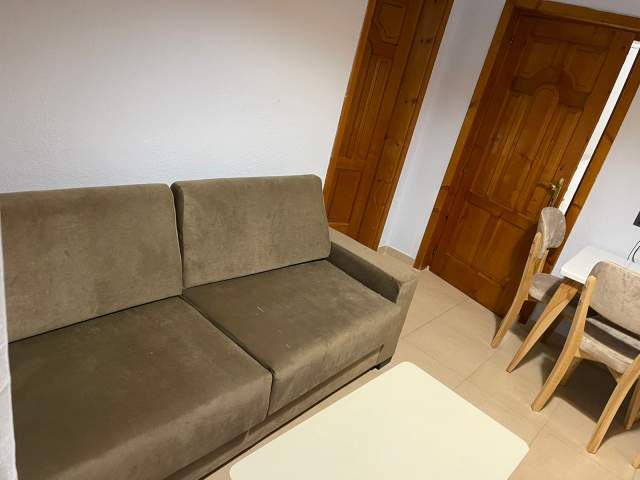 Tirane, jepet me qera apartament 1+1+BLK Kati 3, 85 m² 400 Euro (rruga 5 Maj)