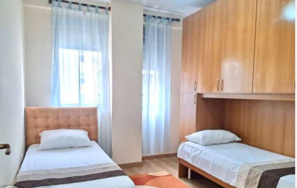 Tirane, jepet me qera apartament 2+1 Kati 9, 104 m² 700 € (Rruga e Kavajes)