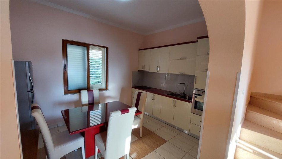 Tirane, jepet me qera Vile 2+1 Kati 2, 250 m² 500 € (Fresk)