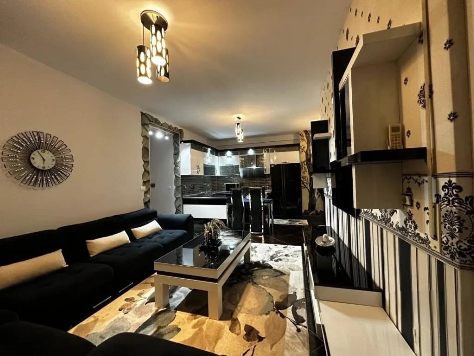 Tirane, jepet me qera apartament 3+1 , 115 m² 680 € 