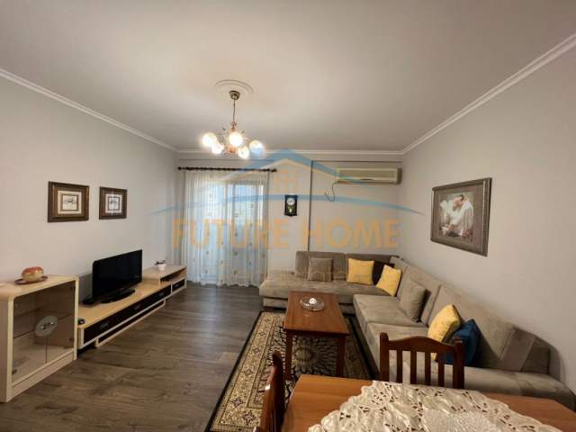 Tirane, jepet me qera apartament 2+1+BLK Kati 6, 129 m² 700 Euro (Stadiumi Dinamo)